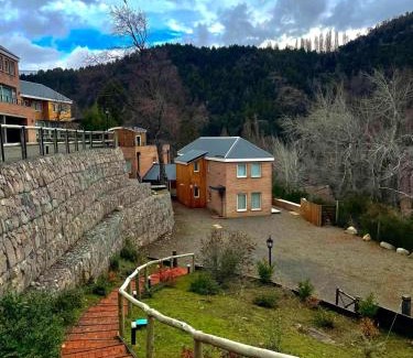 San Martin de los Andes Apartment | Alta Montaña Duplex con Estacionamiento Privado