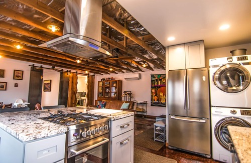 Three Rivers House | Alta Peak Penzion~Private EV Outlet, Outdoor Pool; Close to SNP entry