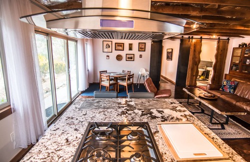 Three Rivers House | Alta Peak Penzion~Private EV Outlet, Outdoor Pool; Close to SNP entry