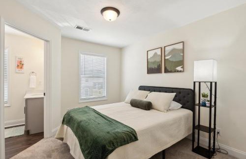 Clarksville Apartment | Alto A2 I Stunning 2bd Apt I Free Parking