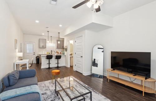 Clarksville Apartment | Alto A2 I Stunning 2bd Apt I Free Parking