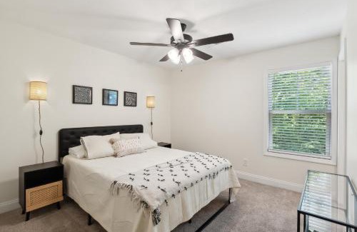 Clarksville Apartment | Alto A2 I Stunning 2bd Apt I Free Parking