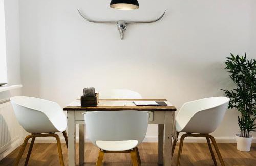 Friedrichstadt Apartment | Altstadthus-gemütliches Ferienhaus mit Gärtchen