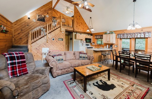 Pigeon Forge Cottage | Always Christmas 2 Bedroom Cabin by RedAwning