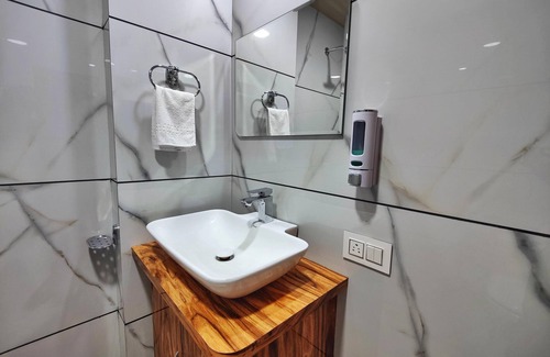 Kumharsain Hotel | Amar Homestay - Elevate Your Travel