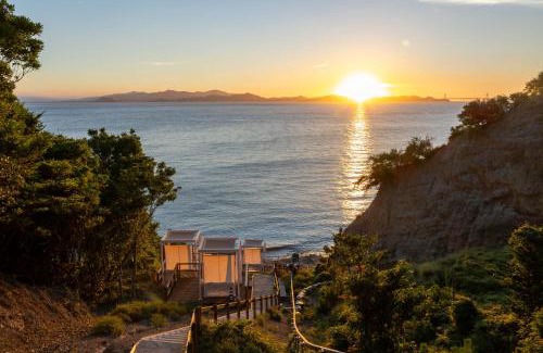 Minamiawaji Hotel | amarancia cottage hugging nature house