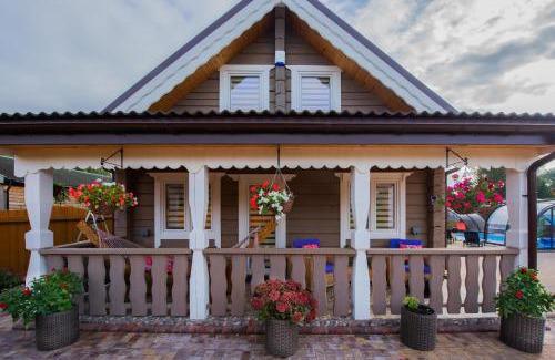 Pentney Villa | Amazing 14 Berth Villa With Private Pool At Pentney Lakes In Norfolk Ref 34079A