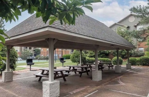 Oxford Condo | Amazing 3-bedroom condo walking distance to campus and the stadium!
