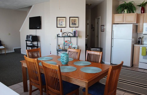 Port Clinton House | AMAZING! 4Bed/3Bath Water's Edge Beach House with Pool and Hot Tub!