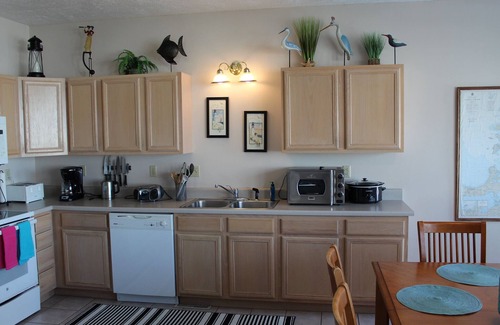 Port Clinton House | AMAZING! 4Bed/3Bath Water's Edge Beach House with Pool and Hot Tub!