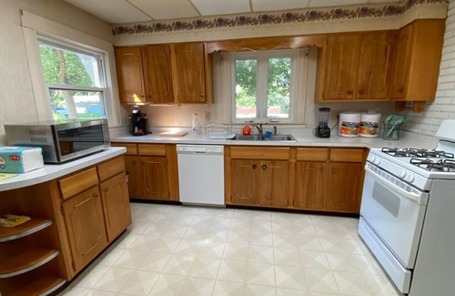 Willmar House | AMAZING 5-BEDROOM-HOST UP TO 10 PEOPLE