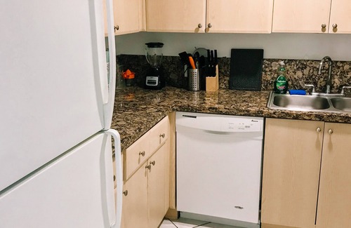 The Crossings Apartment | Amazing Apartment in Shamrock Kendall with Free Parking!