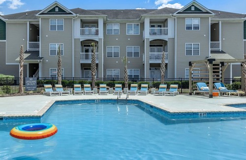 Ladson Apartment | Amazing apartment on 3rd floor close to everything