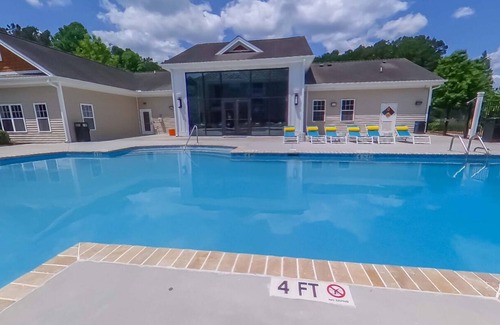 Ladson Apartment | Amazing apartment on 3rd floor close to everything