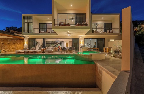 Pedregal Villa | Amazing Beach View , Walk to the Beach. Cleaning & Concierge