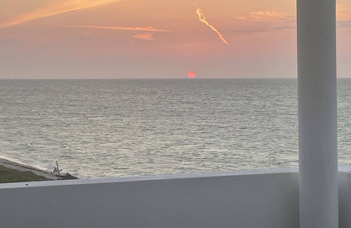 Ixil Villa | Amazing Beach Waterfront Penthouse