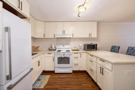 Punaluu House | Amazing Beachfront Condo