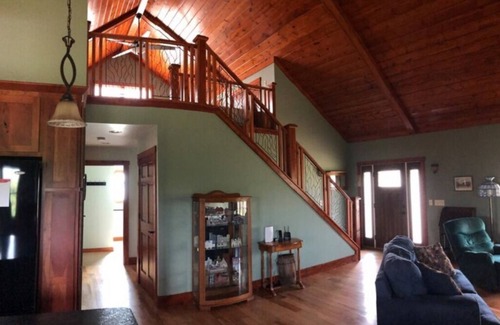 Elizabeth Cabin | Amazing Cabin Overlooking Hells Branch Valley