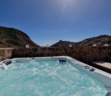 Mogan Apartment | Amazing cozy Villa Hugo Tauro with Jacuzzi, Pool, Wi-Fi