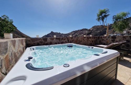 Mogan Apartment | Amazing cozy Villa Hugo Tauro with Jacuzzi, Pool, Wi-Fi