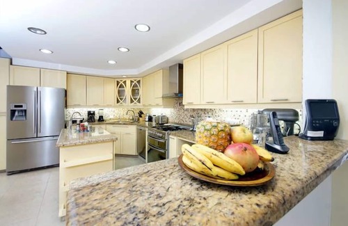 Cali House | amazing experience in our luxurious house, Breakfast , maid on site! Etc.