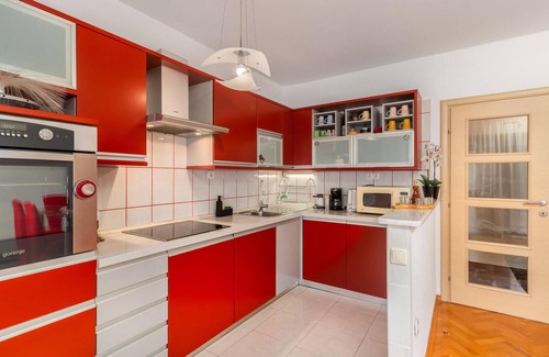 Lic House | Amazing home in Lic with WiFi