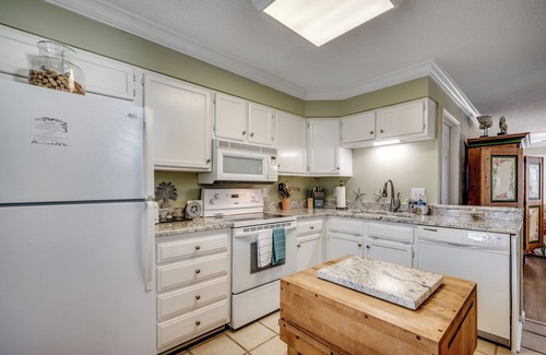 Murrells Inlet House | Amazing Inlet Views! End Unit Townhouse, Pool, Kayaks Incl, St Park Beach Pass Included