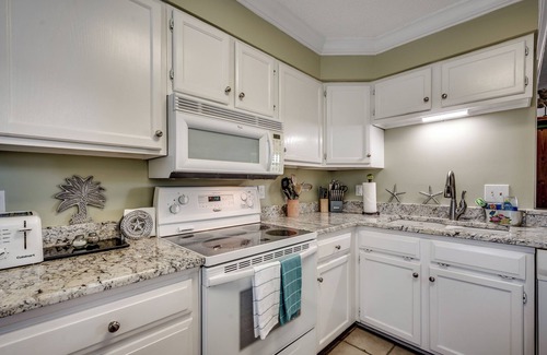 Murrells Inlet House | Amazing Inlet Views! End Unit Townhouse, Pool, Kayaks Incl, St Park Beach Pass Included