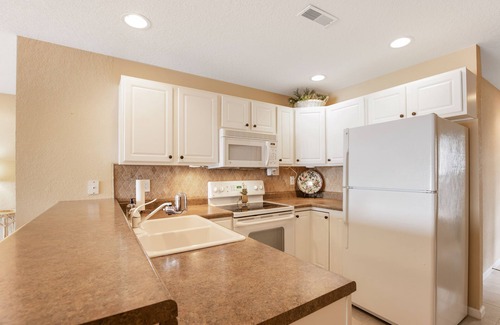 Kaiser Condo | Amazing Lake Views Within State Park - Gated Pool