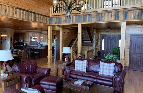 Pisgah Forest House | Amazing Mountain Views - 5 Bedrooms. 4.5 bathrooms