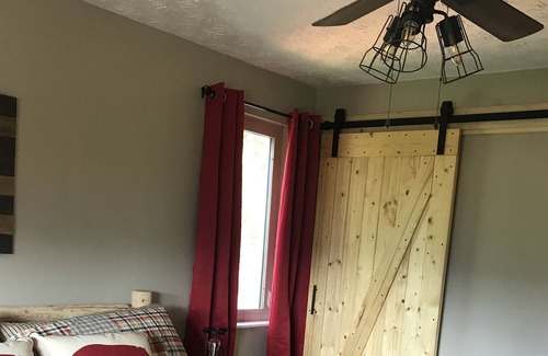 Cosby Cabin | Amazing Mountain Views! Game Room, Hot Tub and Vineyard - Pet Friendly!