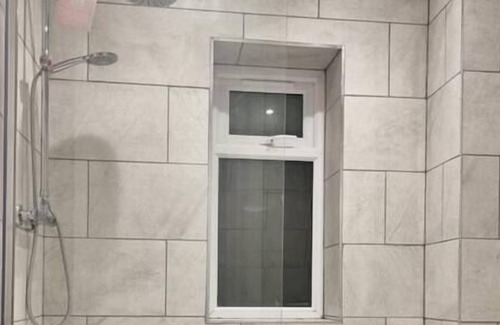 Newport House | Amazing Newport 2BR | Excellent location |Parking