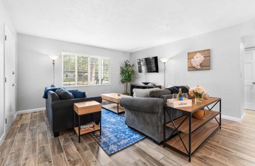 Mount Pleasant Apartment | Amazing, Oasis, Mins from the beach and Charleston, Free Wine