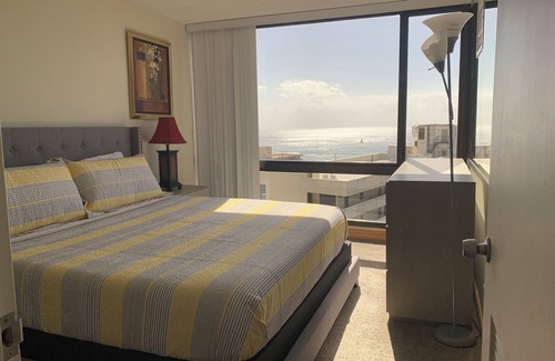 Waikiki Hotel | Amazing Ocean and Diamond Head Views