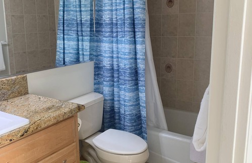 Waikiki Hotel | Amazing Ocean and Diamond Head Views