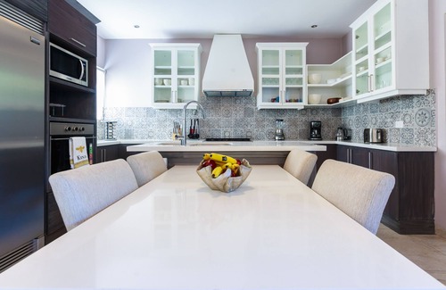 Colonia Meteorologico House | Amazing Oceanfront 4 Bedroom with Beach Access, Full Service, Heated Pool