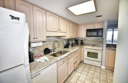 Arcadian Shores Condo | Amazing Oceanfront Condo @ NH Tower Kingston-Indoor Pool/Hot Tub, Outdoor Pool