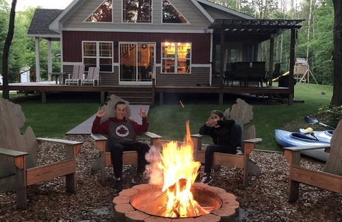 White Cloud Cabin | Amazing, relaxing riverfront home!