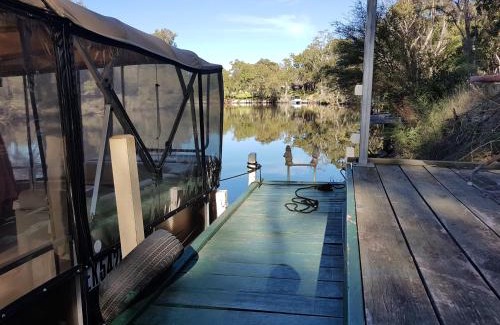 Ravenswood House | Amazing River House