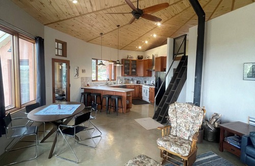 Del Norte House | Amazing round home with sweeping views.