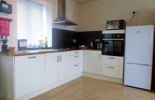 Angle House | Amazing Sea Views, walk to the beach. Dog Friendly.