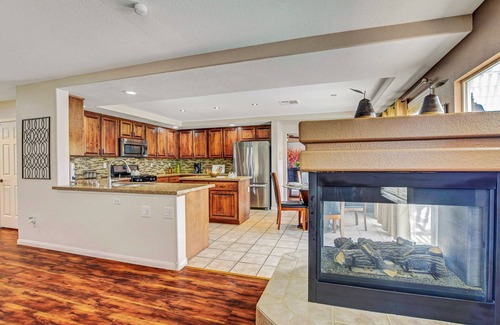 Silverado Ranch House | Amazing Summery Retreat~Pool-Spa-BBQ~South Strip