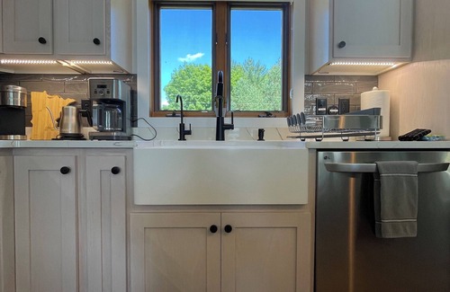 Alexandria House | Amazing Sunsets and Lake Quality