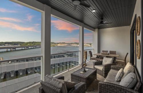 Osage Beach House | Amazing Top Floor Condo at Topsider Resort Community