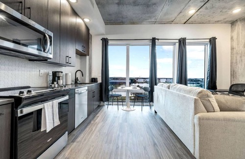 Channel District Apartment | Amazing view | Channelside | Mins to DT!
