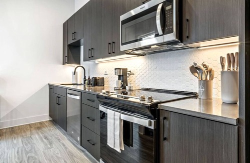 Channel District Apartment | Amazing view | Channelside | Mins to DT!