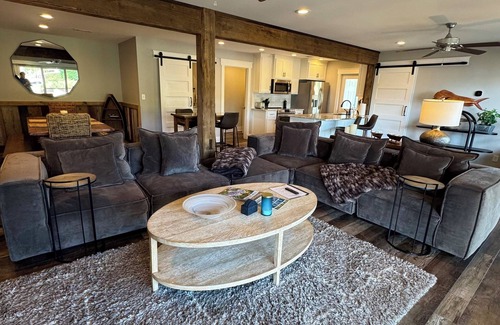 Jacksons' Gap House | Amazing View Lakefront Home Lake MartinnBeautiful Remodeled Lakefront with Dock