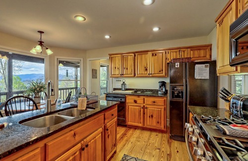 Eagles View Cabin | Amazing View of Lake Chatuge!