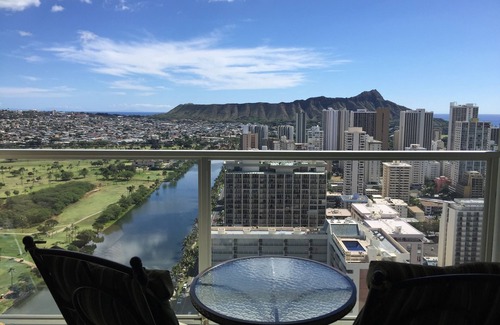 Waikiki Condo | Amazing Views and Great Location! Near to Waikiki Beach"30 Day minimum Stay"