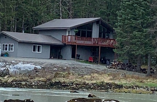Juneau House | Amazing views of the river and mountains
